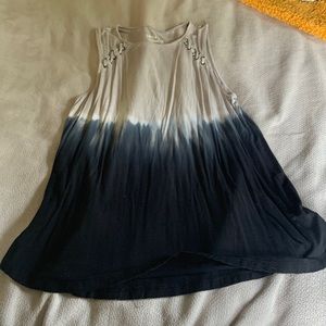 Dye tank with lace detail